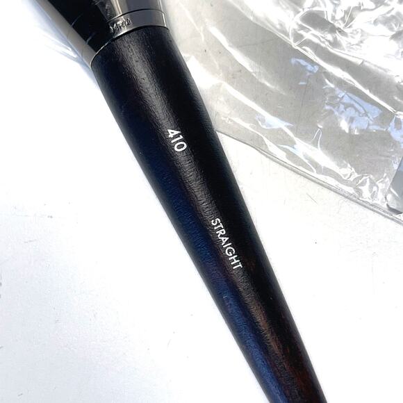 MAKE UP FOR EVER New Body Foundation Brush Medium 410 Straight - Picture 6 of 6